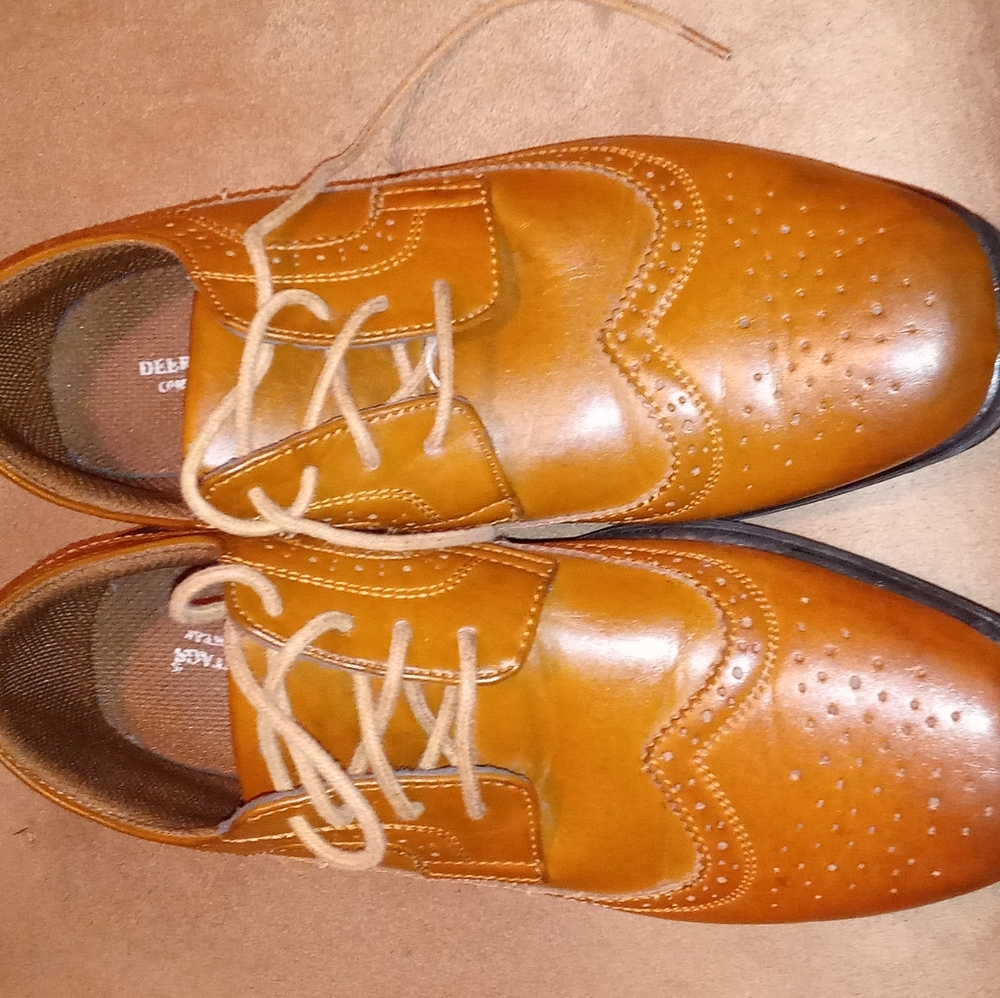 Deer Stags big boys shoes size 6m